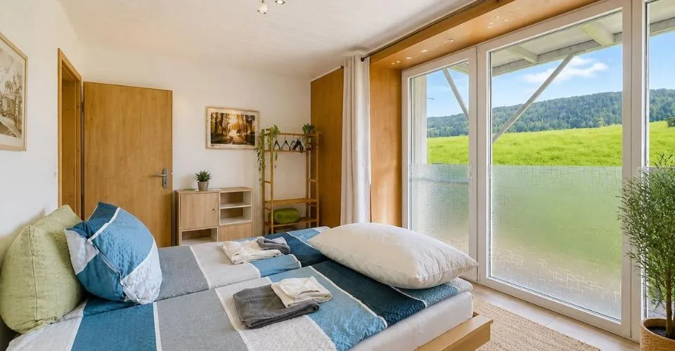 Bien rare et élégant, offrant un cadre idéal pour une famille ou une activité B&B, avec vue spectaculaire