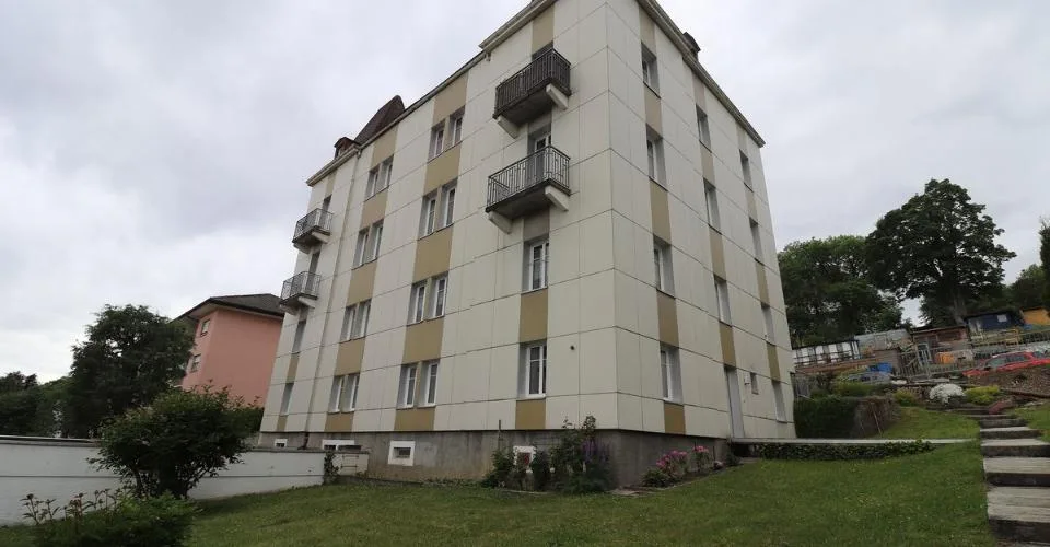 Immeuble de rendement avec 9 appartements, 1 atelier et 8 garages – foto 2 di 9