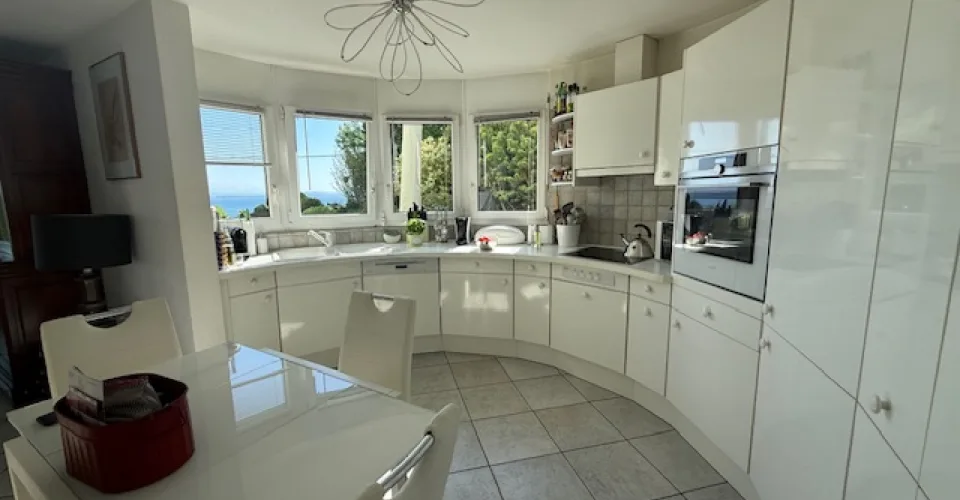 Appartement de 5.5 pièces avec magnifique vue sur le lac et les Alpes