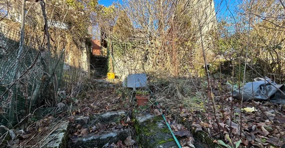 Maison de 3 niveaux plus combles avec de très beaux jardins. – Foto 4 von 6