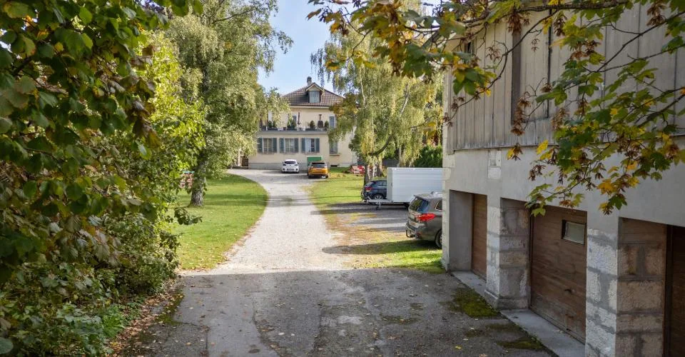 Exceptionnelle propriété de maître située à Couvet, dans le canton de Neuchâtel.