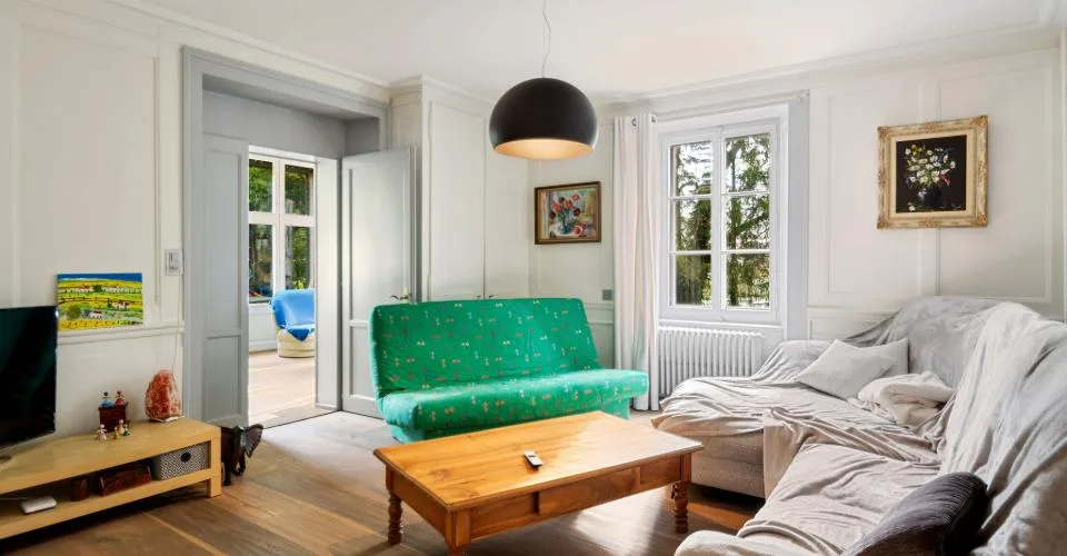 Exceptionnelle propriété de maître située à Couvet, dans le canton de Neuchâtel.