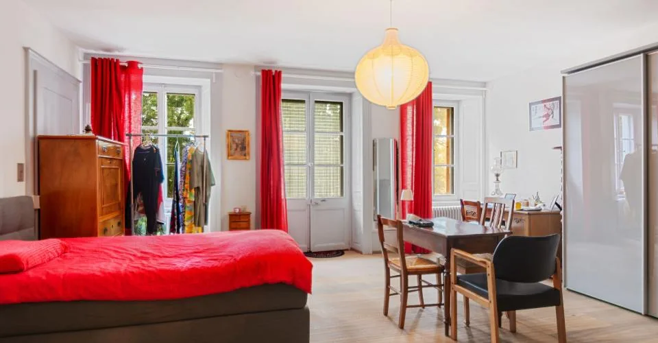 Exceptionnelle propriété de maître située à Couvet, dans le canton de Neuchâtel.