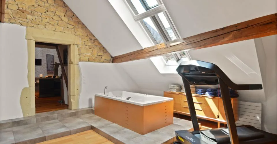 APPARTEMENT D'EXCEPTION AU COEUR DU CHÂTEAU DE PESEUX