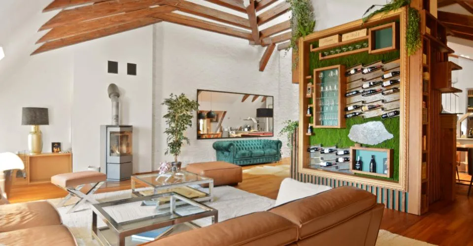 APPARTEMENT D'EXCEPTION AU COEUR DU CHÂTEAU DE PESEUX