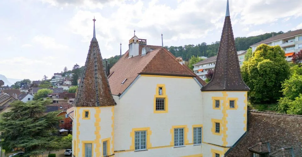 APPARTEMENT D'EXCEPTION AU COEUR DU CHÂTEAU DE PESEUX