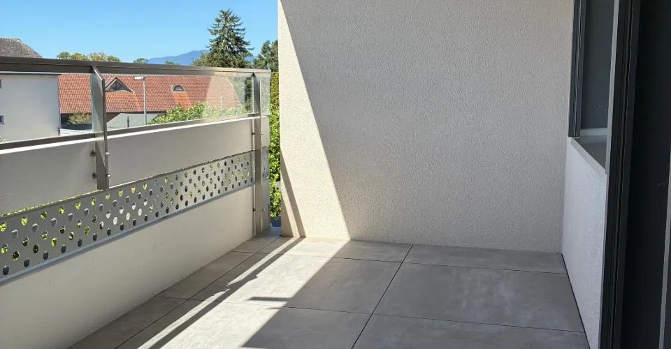 A vendre appartement rénové de 3 pièces - piscine