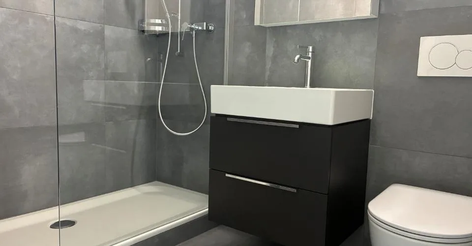 A vendre appartement rénové de 3 pièces - piscine