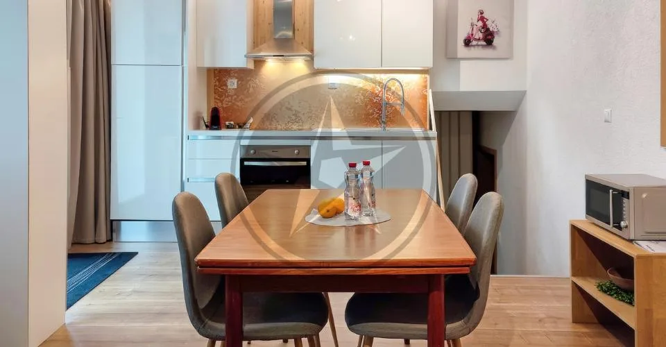 Spacieuse propriété comprenant 2 appartements et un atelier artisanal