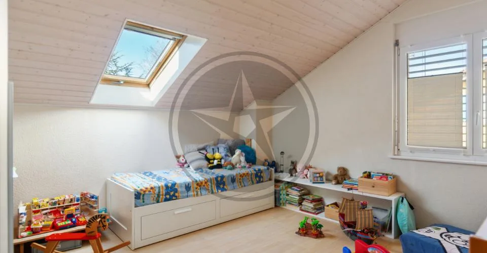 Spacieuse propriété comprenant 2 appartements et un atelier artisanal
