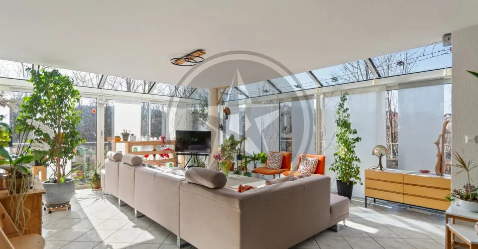 Spacieuse propriété comprenant 2 appartements et un atelier artisanal