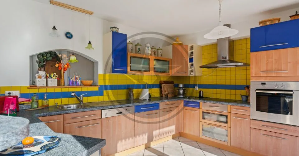 Spacieuse propriété comprenant 2 appartements et un atelier artisanal