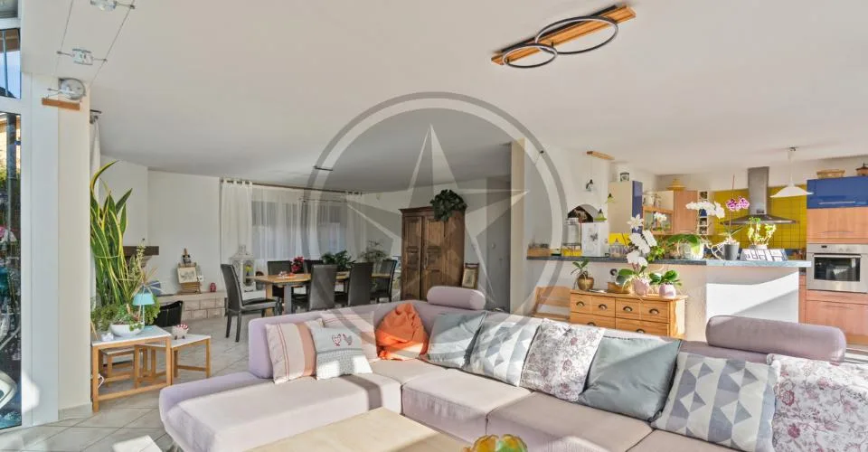 Spacieuse propriété comprenant 2 appartements et un atelier artisanal