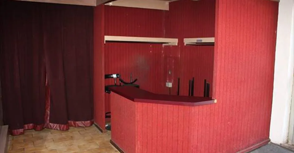 Immeuble avec cabaret