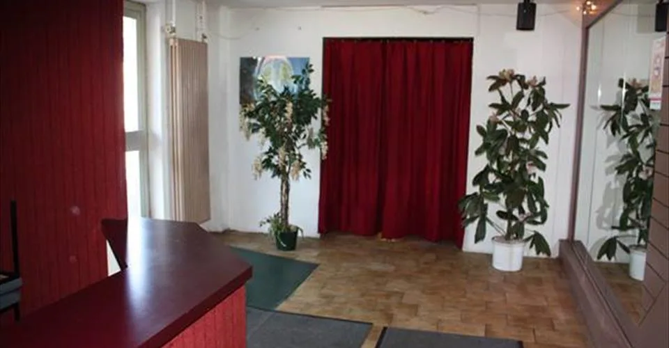 Immeuble avec cabaret