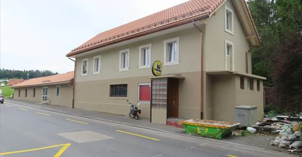 Immeuble avec cabaret