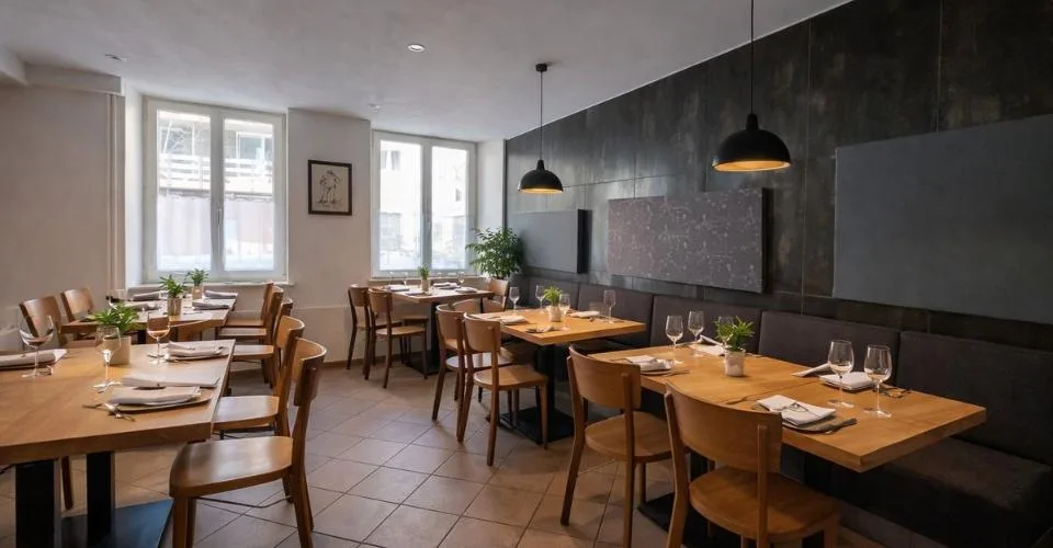 Maison idéalement située au centre-ville, abritant un restaurant connu sous l'enseigne « Le Faucheur »