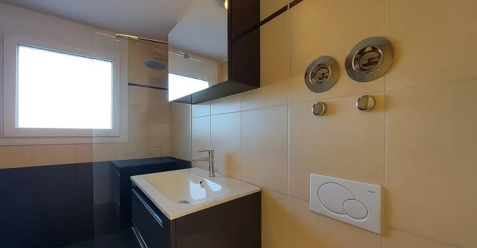 Appartement en attique avec terrasse, garage double et place de parc extérieure