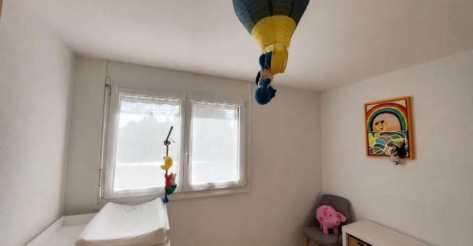 Appartement en attique avec terrasse, garage double et place de parc extérieure