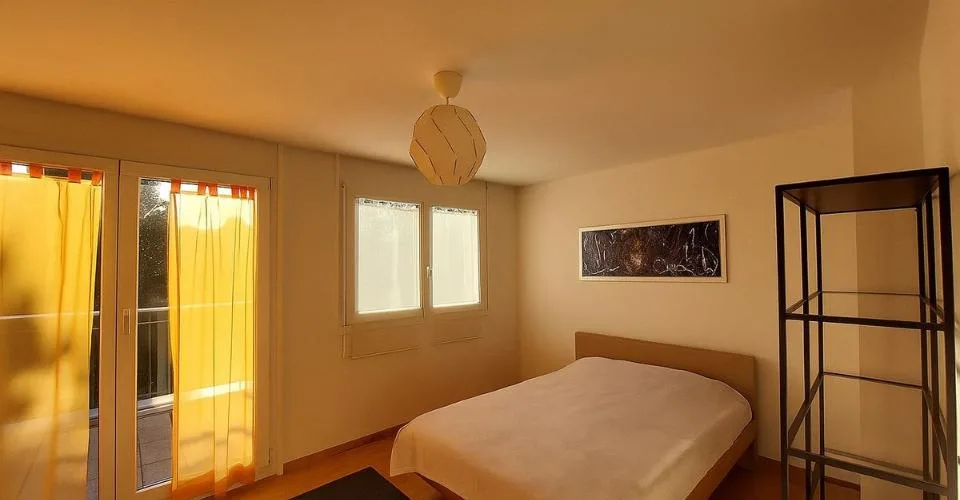 Appartement en attique avec terrasse, garage double et place de parc extérieure