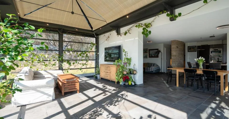 Propriété d'exception avec deux habitations et vaste jardin dans un cadre privilégié