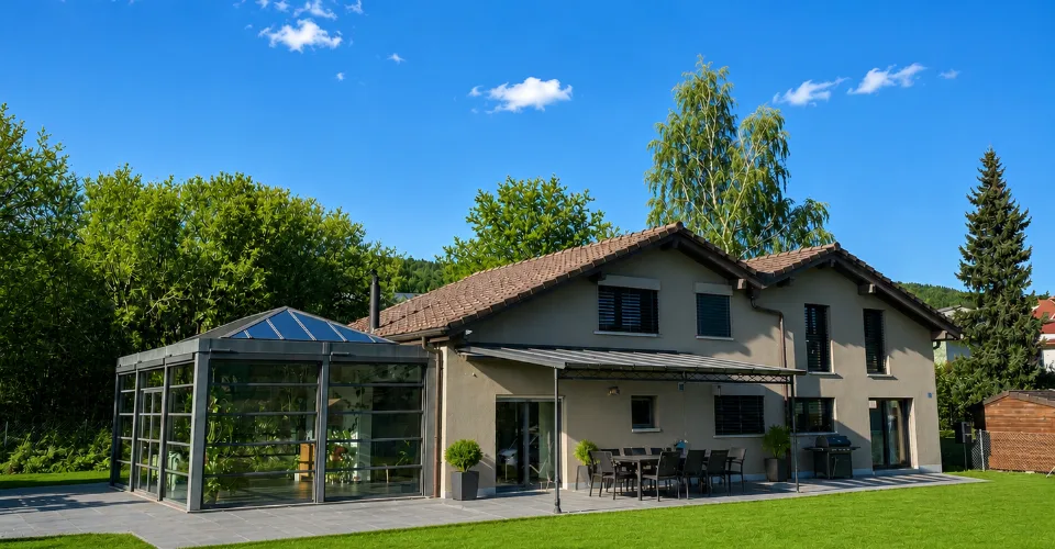 Propriété d'exception avec deux habitations et vaste jardin dans un cadre privilégié