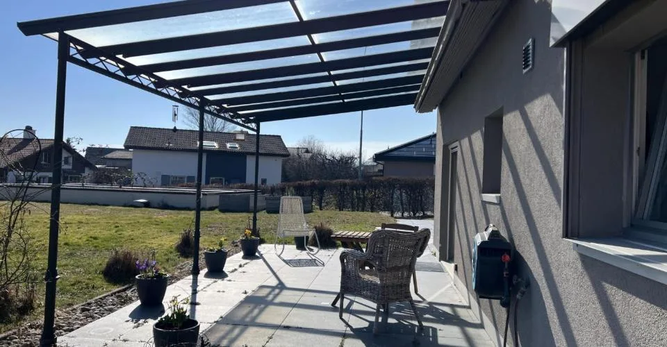 Propriété d'exception avec deux habitations et vaste jardin dans un cadre privilégié