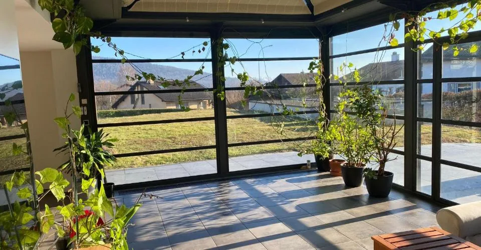 Propriété d'exception avec deux habitations et vaste jardin dans un cadre privilégié