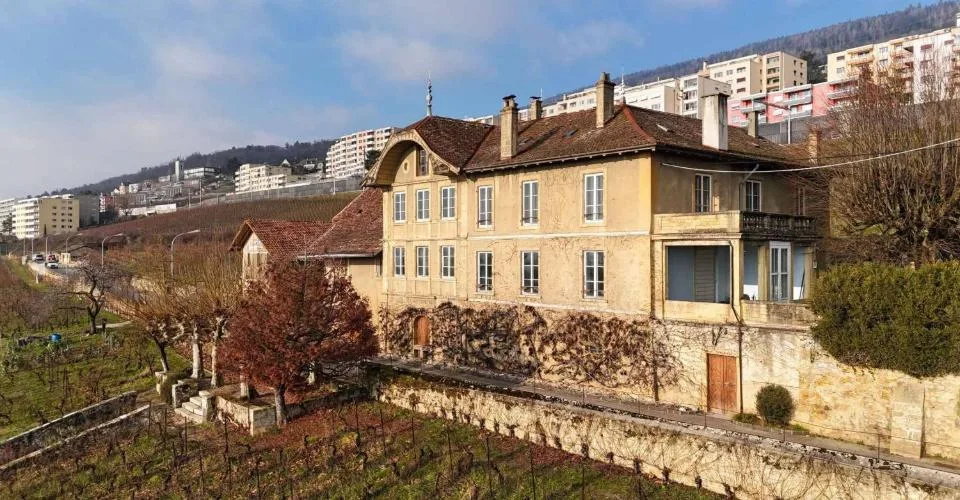 Domaine de Champréveyres: Opportunités multiples avec vue lac