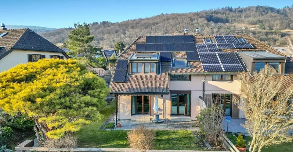 Le Landeron, villa mitoyenne de 5.5 pièces, garage, place de parc