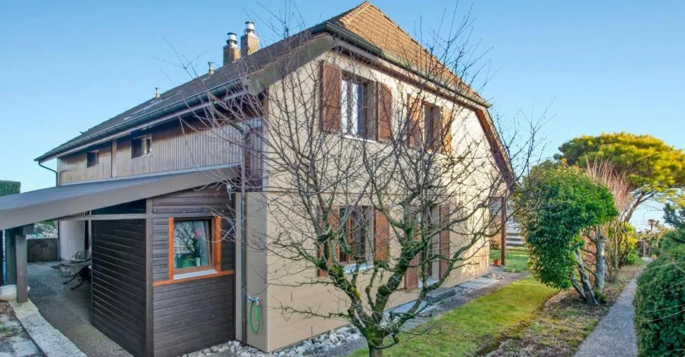 Le Landeron, villa mitoyenne de 5.5 pièces, garage, place de parc