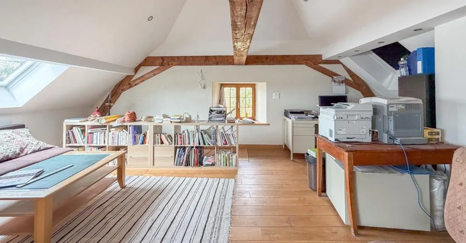 Maison indépendante avec immeuble locatif et divers annexes