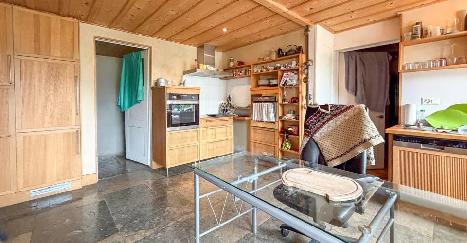 Maison indépendante avec immeuble locatif et divers annexes