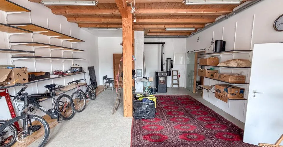 Maison indépendante avec immeuble locatif et divers annexes