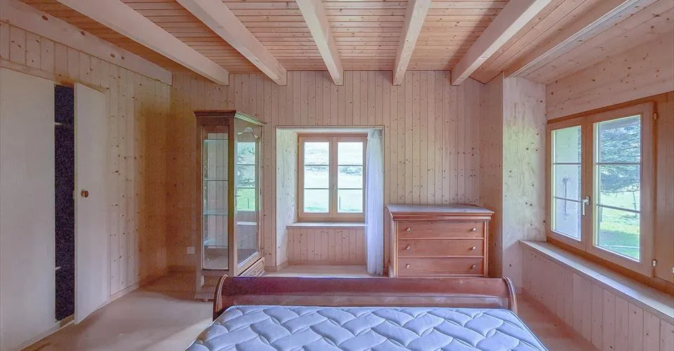Ferme neuchâteloise à rénover avec grange et maison attenante
