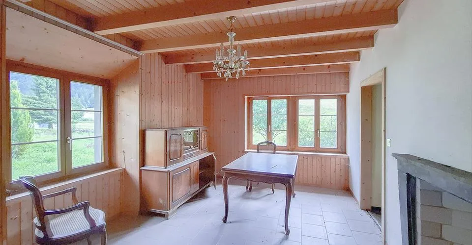 Ferme neuchâteloise à rénover avec grange et maison attenante
