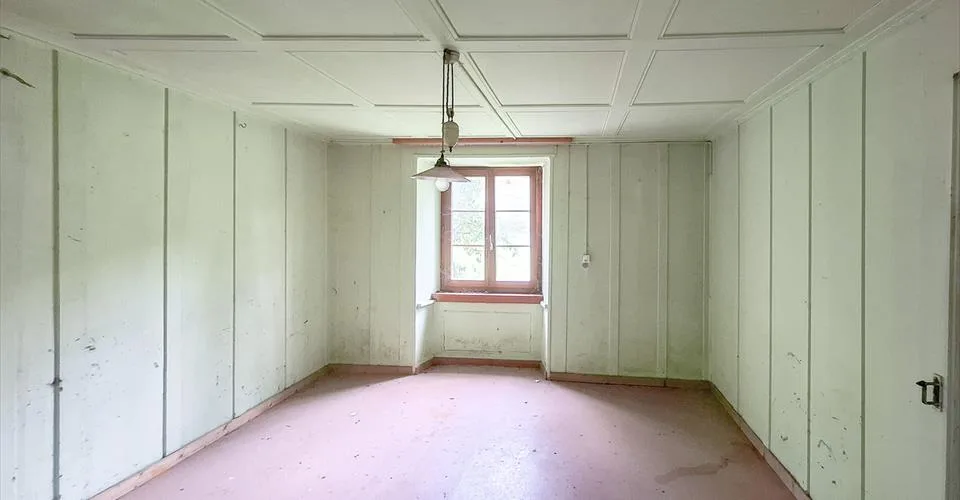 Ferme neuchâteloise à rénover avec grange et maison attenante