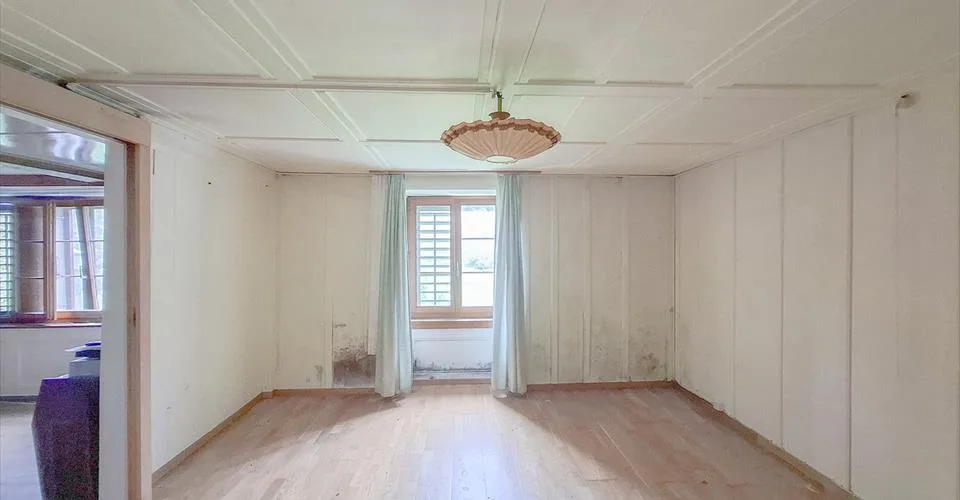 Ferme neuchâteloise à rénover avec grange et maison attenante