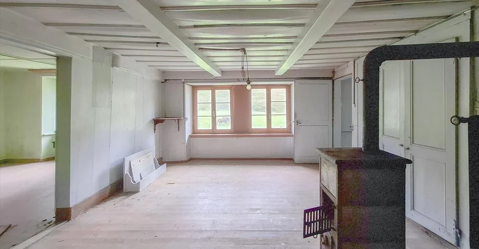 Ferme neuchâteloise à rénover avec grange et maison attenante