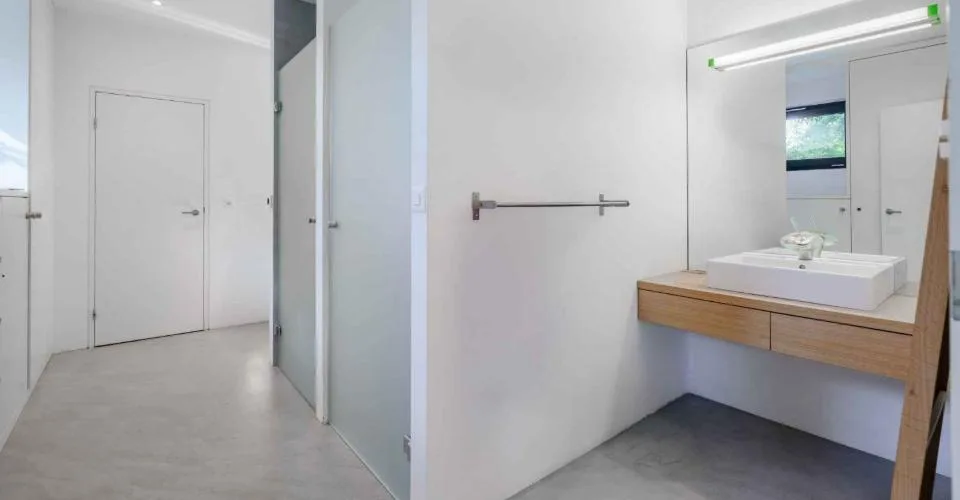 Exclusivité : Maison contemporaine avec piscine naturelle