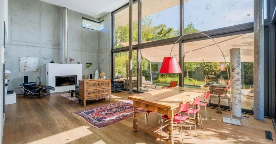 Exclusivité : Maison contemporaine avec piscine naturelle