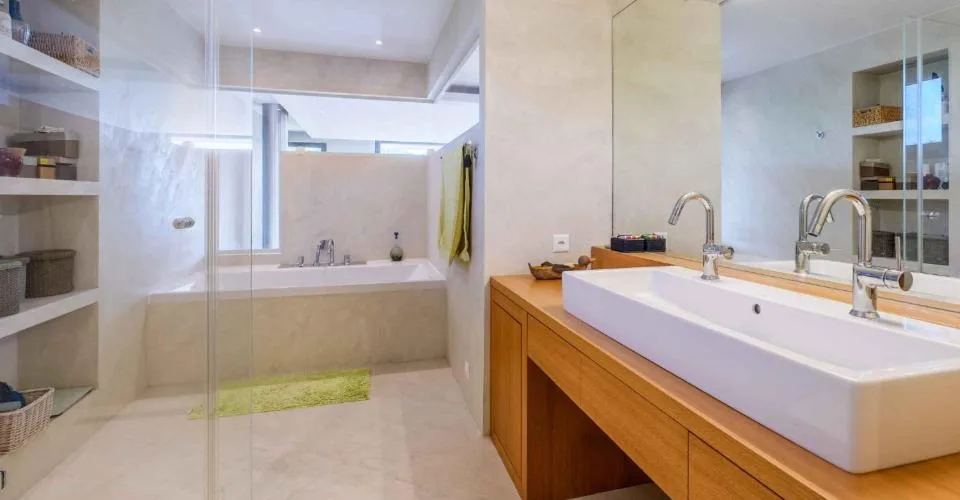 Exclusivité : Maison contemporaine avec piscine naturelle
