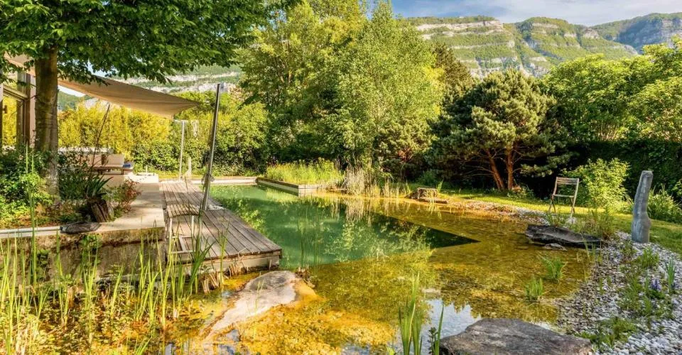 Exclusivité : Maison contemporaine avec piscine naturelle