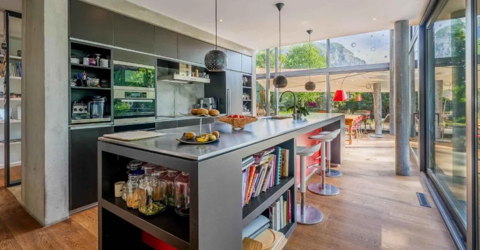 Exclusivité : Maison contemporaine avec piscine naturelle