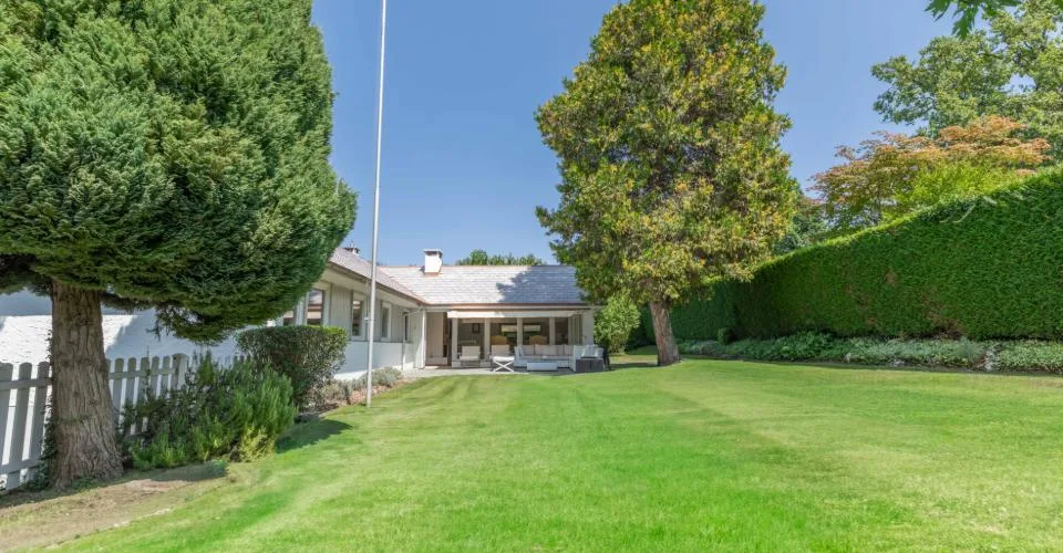 Élégante villa familiale au cœur de Collonge-Bellerive – photo 5 of 27