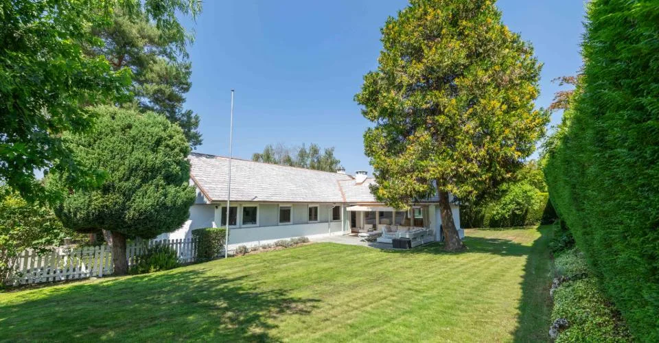 Élégante villa familiale au cœur de Collonge-Bellerive – photo 4 of 27