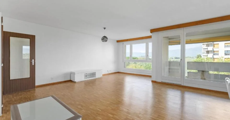 Spacieux appartement de 6 pièces avec une vue panoramique sur le Jura – Foto 6 von 13
