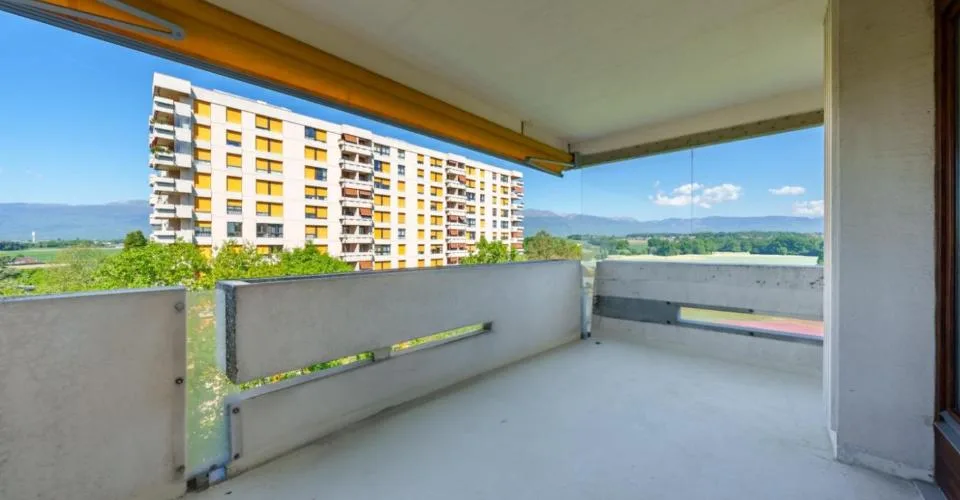 Spacieux appartement de 6 pièces avec une vue panoramique sur le Jura – Foto 3 von 13