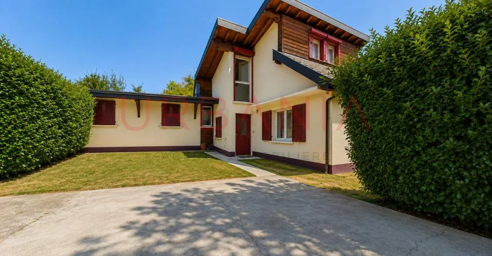 Maison mitoyenne à rénover