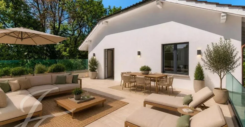 A quelques pas des rives du lac : Villa rénovée avec piscine